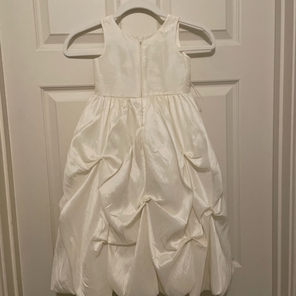 Cream White Flower Girl Dress - Elegant like NEW! worn once- Size 4-5 - Picture 4 of 12